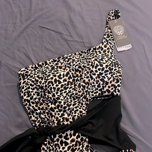 NWT VINCE CAMUTO Leopard And Black Design One Piece SwimSuit Womens Size 6 - Picture 2 of 12
